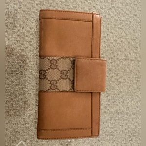Authentic Vintage GG Canvas and Leather Gucci Wallet